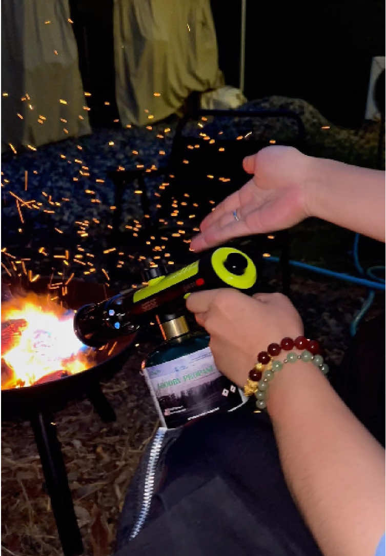 Black rear button fire, safety here, up control knob, can bottom fit, gas open press. Before knob change flame, new buckle trigger. SEESE excellent torch, point-pull big diff. Good propane gun, try SEESE. TikTok sales, bottom left link buy! 😲🛒 #torch #flamethrower #bbq #tiktokshop #fyp 