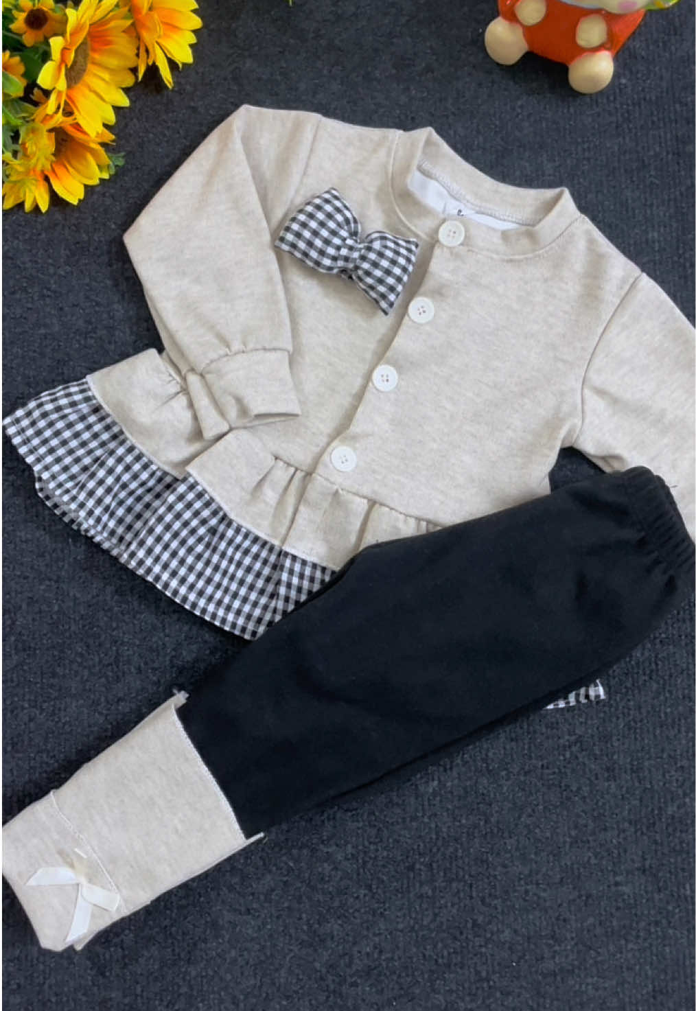 Sét áo nỉ lông thỏ phối quần legging nơ xinh iu cho bé#thoitrangtreem #quanaotreem #setdobegai #dothudongchobe #xuhuongtiktok 