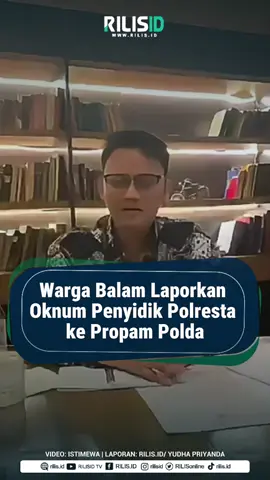 Warga Balam Laporkan Oknum Penyidik Polresta ke Propam Polda Penanganan kasus dugaan penganiayaan yang menimpa pasangan suami istri Aulia Rizky dan Indra Jayadi, warga Kota Bandar Lampung (Balam), menuai sorotan. Pasalnya, anak kandung korban yakni Al Fadilah Syahadi, mendapatkan perlakukan tidak mengenakan dari oknum penyidik Polresta Balam yang meminta uang makan atas kasus mandek tujuh bulan. Atas hal dasar itu, Fadil melaporkan oknum penyidik Polresta Balam ke Propam Polda Lampung pada hari Senin (20/10/2025). Ia mengaku sangat kecewa atas sikap dari oknum penyidik itu terhadap dirinya dan keluarga. “Ini sudah di luar kewajaran. Kami datang mencari keadilan, bukan untuk membiayai aparat dalam menjalankan tugas,” imbuhnya Selasa, (21/10/2025). Dirinya telah melaporkan hal ini kepada Pengawasan Penyidikan (Wassidik) pada 15 Oktober 2025 dan diterima dengan baik.  “Mereka berjanji akan memanggil oknum tersebut untuk diperiksa,” katanya. Al Fadilah juga telah menyurati Kapolda Lampung dan Kapolresta Balam serta berkonsultasi dengan Ombudsman RI Perwakilan Lampung terkait dugaan maladministrasi berat dalam proses penanganan kasus ini. “Kami menuntut agar Kapolda dan Kapolresta segera mengambil sikap tegas untuk menetapkan para terlapor sebagai tersangka, melakukan penahanan, dan segera menggelar perkara khusus. Bukti sudah lengkap ada visum dan rekaman video tapi tidak ada langkah nyata,” ujarnya. Al Fadilah menyebut pihaknya merasa laporan tersebut sengaja dibiarkan tanpa kepastian hukum.  “Kami sudah diminta bersabar berbulan-bulan, tapi tidak ada hasil. Sebagai warga negara, kami hanya menuntut hak atas kepastian hukum yang adil sebagaimana dijamin Pasal 28D ayat (1) UUD 1945,” kata dia. Jika upaya ini kembali diabaikan, Al Fadilah menegaskan akan meningkatkan langkah hukum dan membuka kemungkinan menggelar aksi massa untuk menuntut keadilan. “Saya mengajak seluruh elemen masyarakat dan media ikut mengawal kasus ini. Ini bukan hanya soal keluarga saya, tapi soal keadilan publik. Jangan sampai tindakan oknum mencoreng nama baik institusi Polri,” pungkasnya. Sementara itu, Kepala Bidang (Kabid) Hubungan Masyarakat (Humas) Polda Lampung Kombes Pol Yuni Iswandari Yuyun belum membenarkan atau membantah laporan tersebut dan hanya menjawab singkat. “Walaikumsalam,” ujar Kabid Humas tanpa memberikan keterangan terkait dengan pertanyaan yang diajukan Rilis.id. Lengkapnya baca  https://lampung.rilis.id/Hukum/Berita/laporan-mandek-wargaa-bandar-lampung-dimintai-Ja2f  atau klik link du bio profil  #rilisid #rilislampung #rilisidlampung 