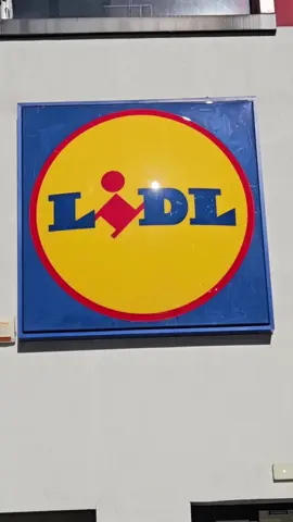 Ok, recunosc: sunt genul care se entuziasmează când găsește la raft ceva bun — și la gust, și la preț 😅 Isostar (da, brandul ala elvețian de nutriție sportivă, OG din ‘77) e săptămâna asta în Lidl și jur că e fix combinația perfectă: 💪 proteine pentru sală, ⚡️ energie pentru alergatul între meetinguri și deadline-uri, 💦 hidratare smart după orice sesiune intensă. Eu zic să profiți cât e pe raft — că energia se consumă repede 😉 💛 High protein, good energy, smart hydration – direct din Lidl! #MegaBUZZ_IsostarLidl #IsostarLaLidl #HighProtein #SmartHydration #GoodEnergy #ViataActiva @isostar_romania @BUZZStore 