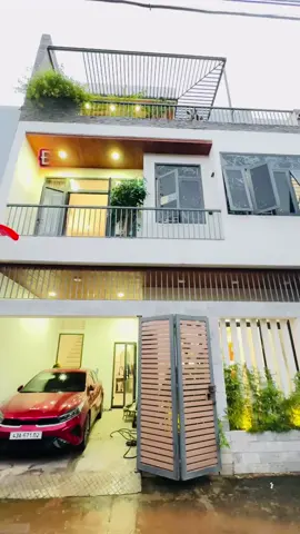 Nhà phố Gara ô tô trong nhà phường Cẩm Lệ  Gần Lê Đại Hành . Dt 80m ngang 8x10 ,chỉ sau lưng Nhà MT . Để lại toàn bộ nội thất cao cấp . Hướng Đông Nam mát mẻ .#Xuhuongtiktok #reviewnhadepdanang #phuocnhadepdanang #thietkenoithat #nhàdep 