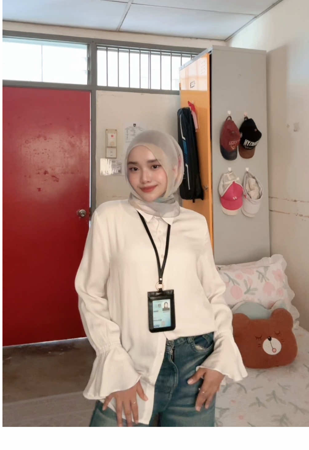 🤍 #outfitcheck #fyp #studentoutfits #skintific 