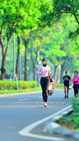 Rajin lari tapi tulang sering nyeri? itu tanda butuh tambahan Vitamin D3 💊 Aku pakai Blackmores D3, bentuk softgel-nya nyaman banget dan efeknya berasa banget buat tulang, jadi no worry lagi deh nyeri tulang pas lari 💪🏻 #Blackmores #VitaminD3 #HealthyBones #VitDCepatDiserapEfekMaksimal #fyp 