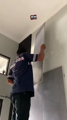 Bingung milih Wallboard PVC atau Wallboard Bambu Charcoal buat upgrade interior rumah? Sini merapat, kita bedah bedanya! ● Wallboard PVC Ukuran minimalis Lebar 40-60 cm, Panjang 2,9m. Tahan air, anti rayap, ringan, dan gampang dipasang. Cocok buat Kamar mandi, dapur, atau area yang butuh material praktis dan tahan banting! ● Wallboard Bambu Charcoal Eco-Friendly & Premium: Dibuat dari serat bambu spesial, Lebar 1,2m, Tinggi 2,9m, vibe nya Natural, estetik, dan pastinya bikin tampilan elegan. Intinya, dua-duanya SOLUSI KEREN buat dinding modern yang fungsional dan stylish. Konsultasi dan order ke nomor dibawah berikut : ☎️ : +62 821-2385-1736 🏪 : Jl. RE Martadinata No.242, Kota Tasikmalaya, Google Maps 