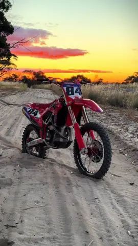 😍#84films #CRF250R 