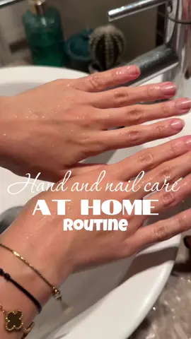 Girls what do you think of this routine ? 💖  #SelfCare #cleangirl #handcare #beauty  @sou press on nails  @touche d'or 