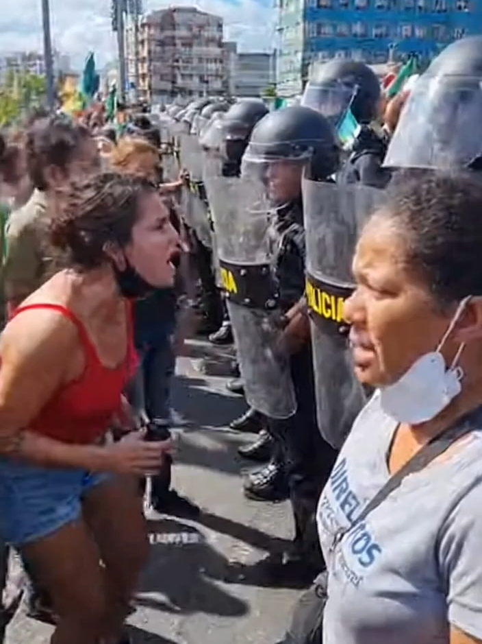 ELA SE ATINGIU KKKKKKKKKKK #engraçado #humor #videosengraçados #fyp #memes #víraltiktok #reels