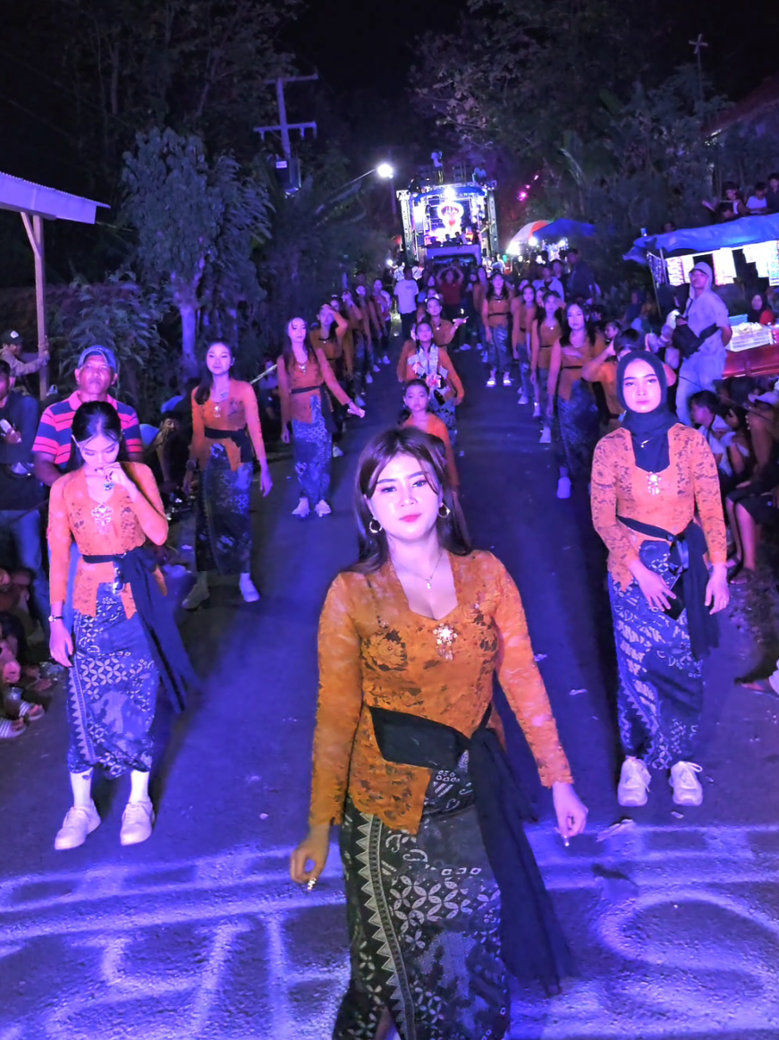 Kalo kompak gini kan enak liatnya #karnavalsuratmojo2025 #karnavalsuratmojokediri #karnavalsuratmojo #suratmojokediri #fyp 