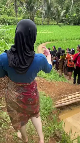 Yuk mandi di sungai #gadisdesa #jandadesa #jandamuda #fypシ゚ #fypviralシ 