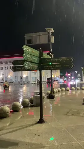 Ambil aja buat bahan atau mentahan video, selebih ya edit sendiri. #titiknoljogja #jogja #jogja24jam #fyp #4u  Lokasi : Titik 0, Yogyakarta