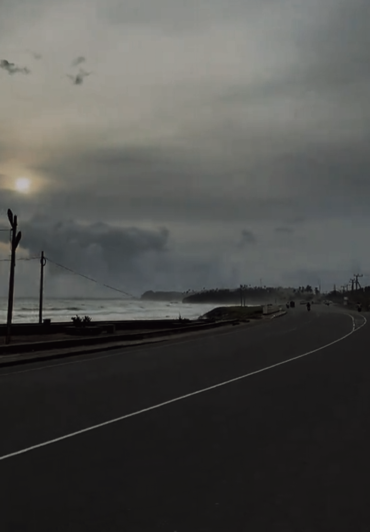 #একটু পিছনে ফিরে তাকালেই দেখি  আমার ক্ষতি করে যাওয়া মানুষ গুলো  কেউ ভালো নেই। না, না, আমি কখনো কা'উকে অভিশাপ  দেইনি, সবই নি'য়তির পরিহাস।  রুহের হায় ব'লতে একটা কথা আছে,.  বান্দা যখন ছেড়ে দেয় তখন ফয়সালা সম্পূর্ণ  আল্লাহ করেন।🫀❤️‍🩹#unfrezzmyaccount 