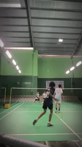yêu đương gì lấy vợt ra đánh đi#baminton #caulong #xu #cầulông #cappi 