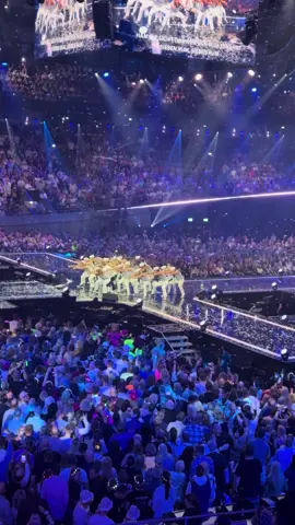 Trockenrudern:VOR-ZURÜCK-VOR-ZURÜCK Rekord mit 15‘000 Schlagerfans 🚣🚣‍♀️🚣‍♂️ so ein Spass #rudern #trockenrudern #spass #dortmund #vincentgross  @Ich find Schlager toll 