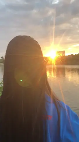 Hoàng hôn không vội, người cũng đừng vội….vì điều đẹp nhất điều đến sau cùng 🌅 #xunghuong 