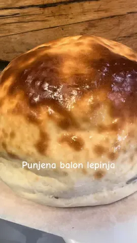 Balon punjena lepinja Balloon stuffed flatbread Sastojci: 	•	250 ml vode 	•	3 g kvasca 	•	400 g brašna 	•	2 žlice ulja 	•	1 žlica kiselog vrhnja Priprema: 	Zamijesiti tijesto od svih sastojaka. 	Podijeliti na dva dijela.    Napuniti. 	Peći u prethodno zagrijanoj pećnici na 250°C oko 5-7 minuta. ______ Ingredients: • 250 ml water • 3 g yeast • 400 g flour • 2 tablespoons oil • 1 tablespoon sour cream Preparation: Knead the dough from all the ingredients. Divide into two parts. Fill it. Bake in a preheated oven at 250°C for about 5-7 minutes. #lepinja #tasty #delicious #homemade #fyp  Sastojci: