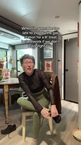 I’ll be right there 😭🥤 #server #texascomrades #queer #artist 