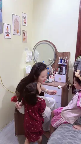 Quà muộn từ các cháu 