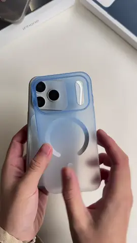 Mê quá🌈màu bên ngoài siêu xinh lại còn siêu mỏng  @Karl.pham.95 #optrongsuot #opiphone #vigear #opdienthoai 