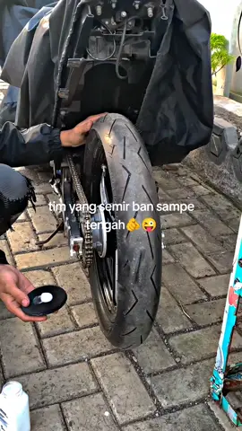 ban tahun 2023 masih awet karena pake ini🔥🤙 #denzautodetailing #semirban #foryou #semir #perawatanmotor 