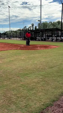 The best thing I’ve seen in a long time. #softball 