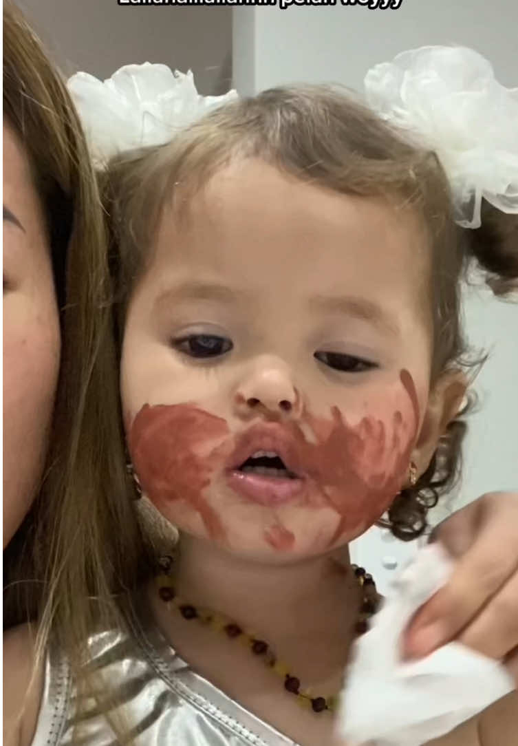 Ancur foto Harry kesayanganku gara2 proyek briella… mana lipmatte timephoriA susah banget di ilanginnya 😭