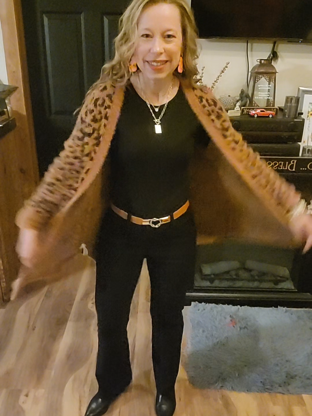 Serving cozy glam with a side of wild 💋🐆✨ #OOTD #LeopardVibes #FallFashion #CozyChic #StyleInspo       ”