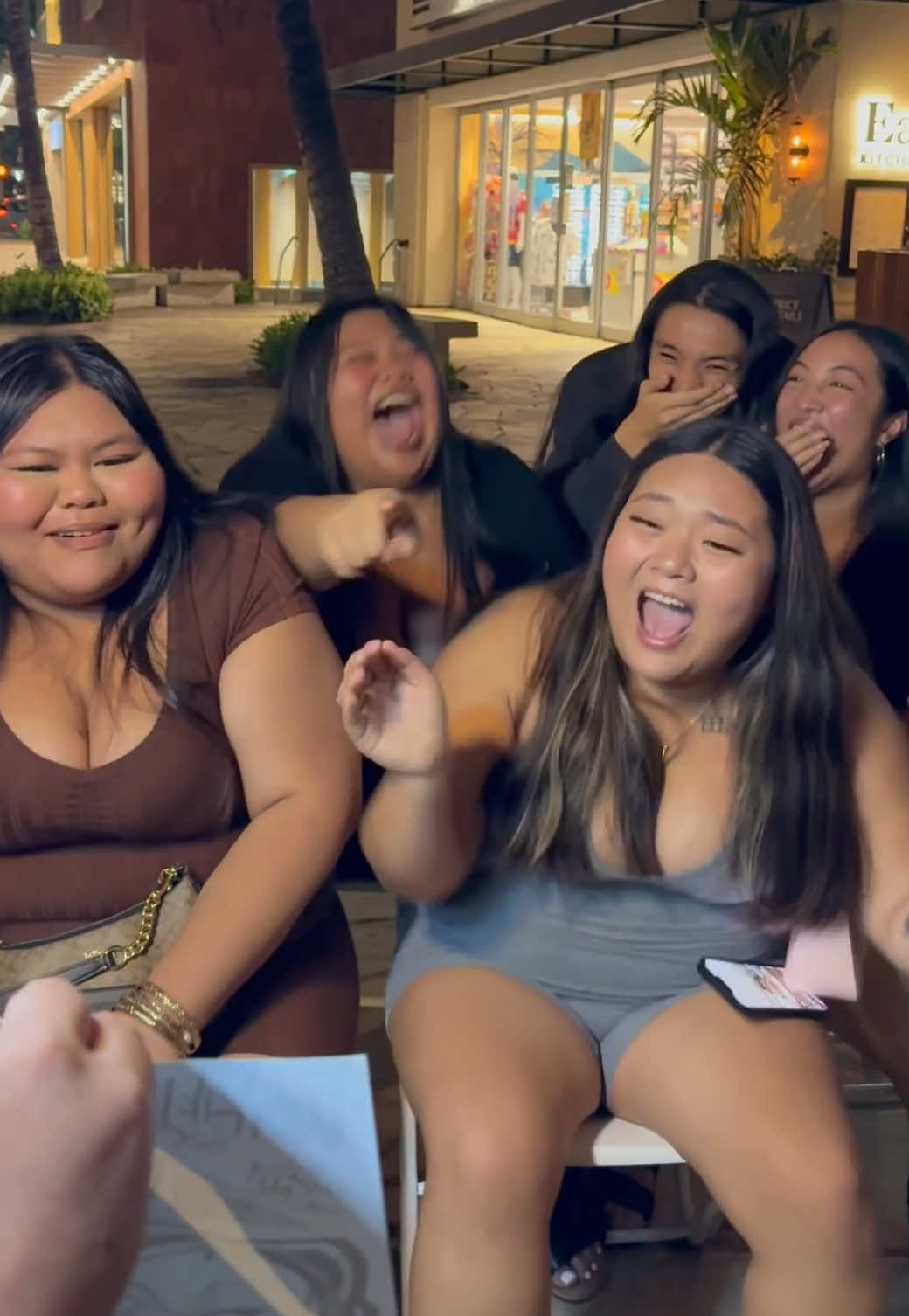 Locals from Pearl City getting some laughs in Waikiki! #livehighlights #tiktoklive #caricature #reaction #timelapseart 