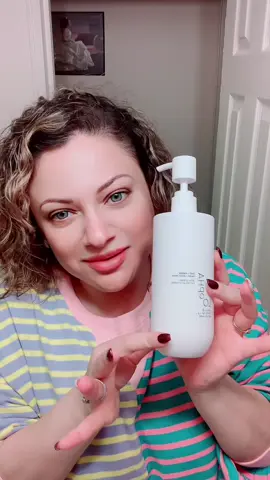 This Hand & Body Wash by @LOoPHA is simply amazing! Smells luxurious and very hydrating. I love it ❤️ #bodycare #bodywash #handwash #fragrancetiktok #clean 