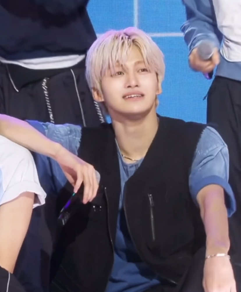 you have worked so hard in this comeback, i want to give you the biggest hug rn 🫂🩷 #tws #투어스 #jihoon #hanjihoon #한지훈 
