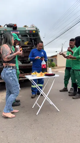 Tomaria uma coquinha comigo?