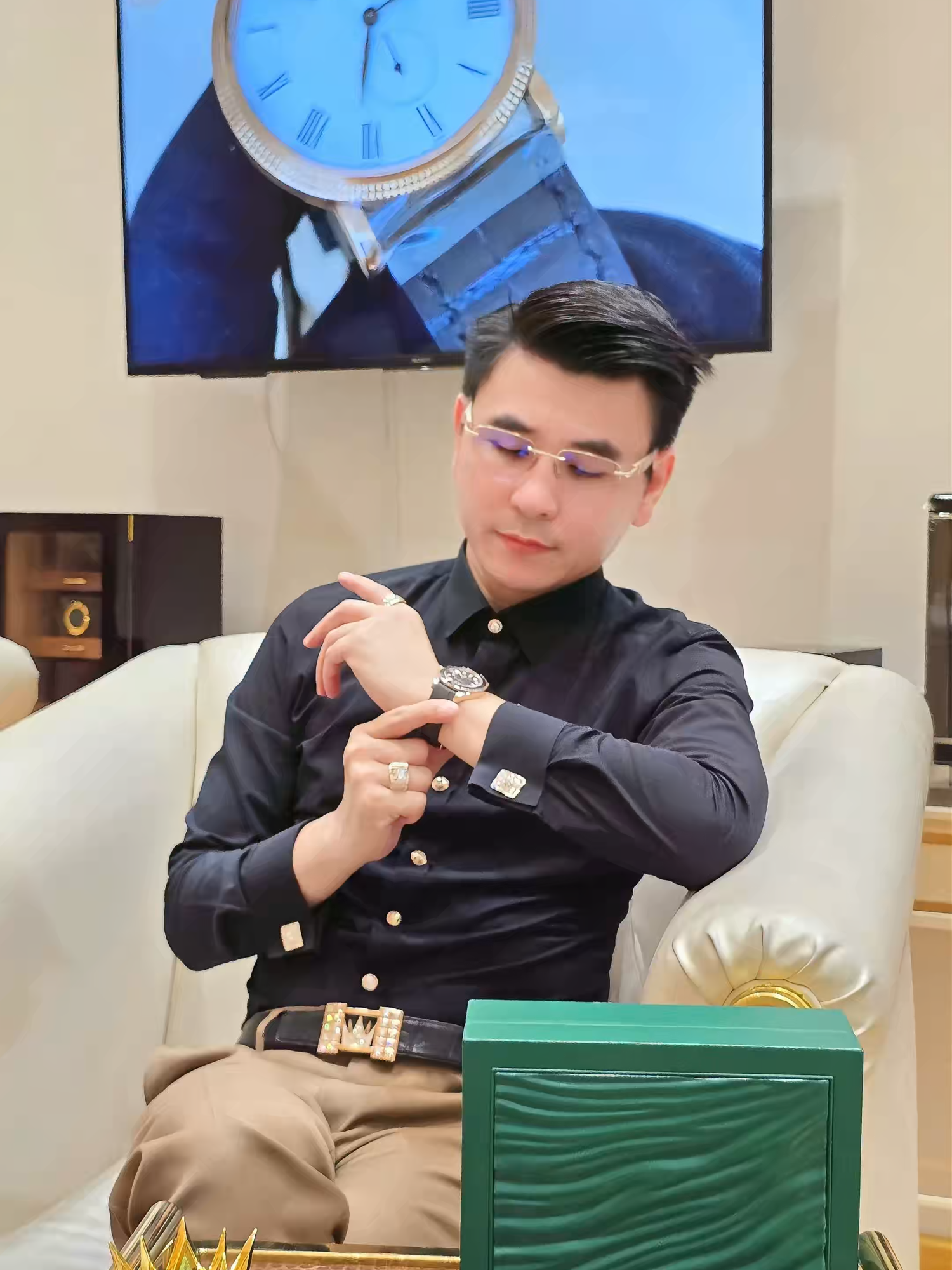 Mẫu nhẫn Rolex xoay được Kỳ Lân và  đa số quý khách hàng tin chọn đeo chung với đồng hồ Rolex. #KyLan #VangNguyenKhoiAu750 #KimCuong #SangTrong #ThuongLuu