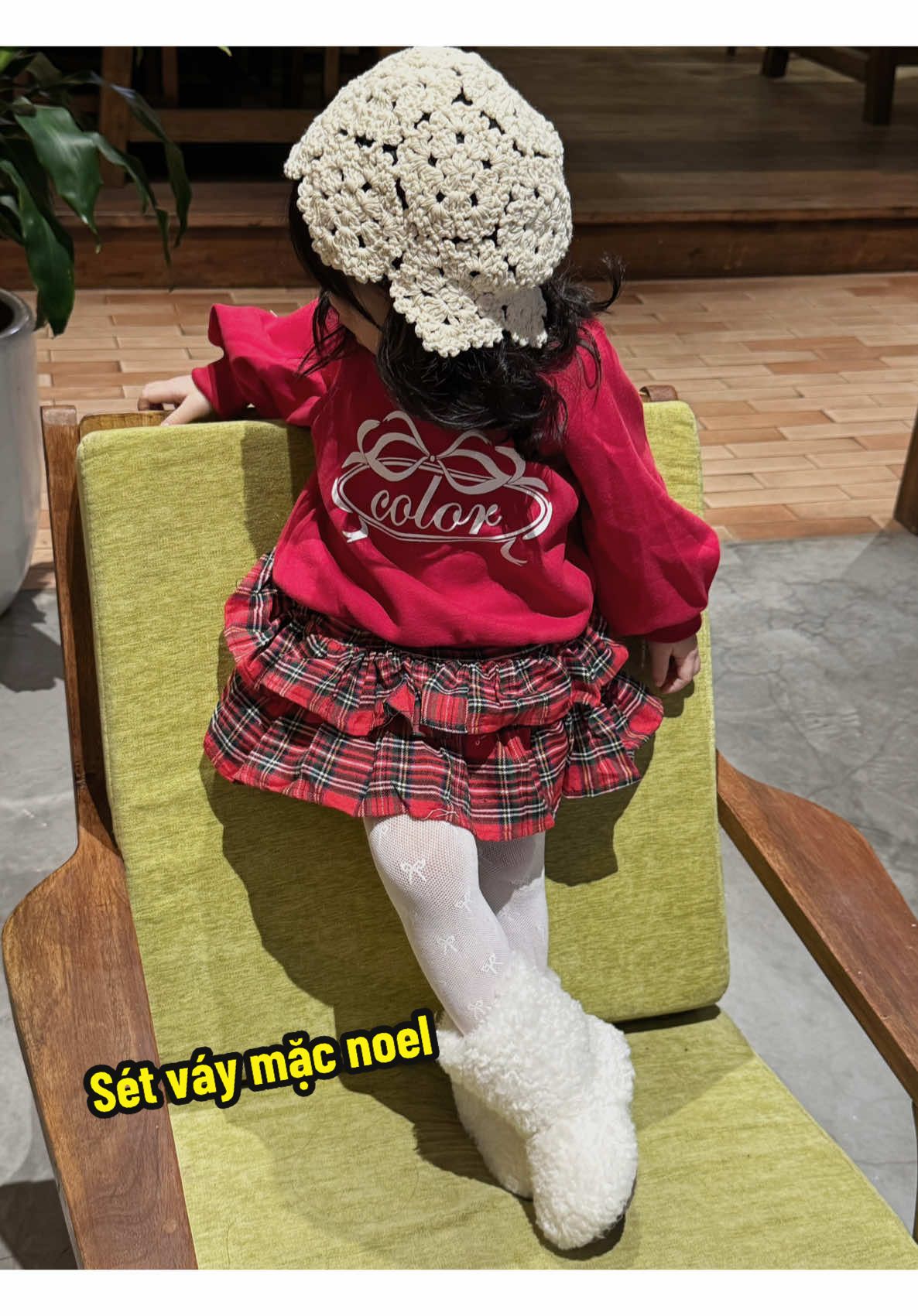 Này mặc noel thì hết nước chấm rùi#xuhuong #thoitrangtreem #thoitrangchobe #setxinhchobe #setxinhchobegai 