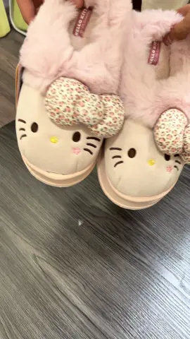 Sục lông hello kitty hàng đẹp lông mềm mịn siêu ấm#sục#sucre#sucnu#hellokitty#suchellokitty 