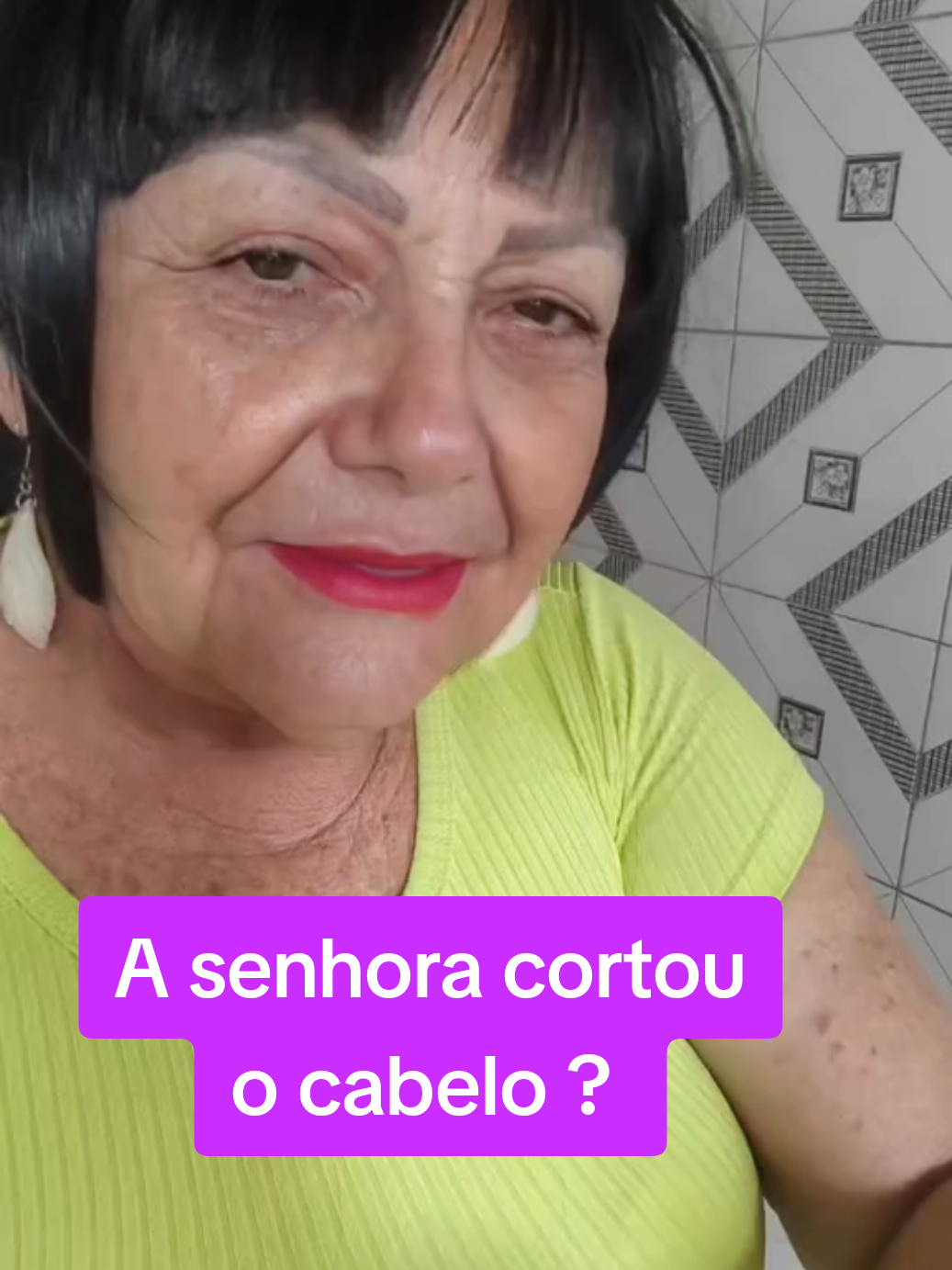 A senhora cortou o cabelo?#Contadordehistorias #viral #julinhajoia 
