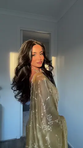 gold on golddddd 💛💛 day 4 of diwali fits hehe #fyp #Diwali #saree #fitcheck #desi 