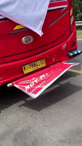 hindari jalan berlubang #notmystel #busmaniacommunity #fyppppppppppppppppppppppp                                    @ambarawaraceway_ @candra.angga52 @galeri_busindonesia @_fahriyan.candra @official.maheswara001 