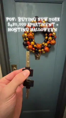 🎃 🐈‍⬛ #ny #nyc #halloween #apartment 