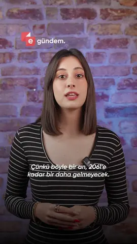 🌌 22 Ekim’de gökyüzü şov zamanı!  ☄️ Orionid Meteor Yağmuru zirveye ulaşıyor, saatte 20’den fazla kayan yıldız görebileceksiniz. 🌠 Halley Kuyruklu Yıldızı’nın bıraktığı toz parçaları atmosferimize çarparken, saniyeler içinde gökyüzü ışıkla dolacak. 🎥 Detaylar videoda!  @tubakooc anlattı! 🎙️ #OrionidMeteor #MeteorYağmuru #HalleyKuyrukluYıldızı  #Astronomi #Uzay   
