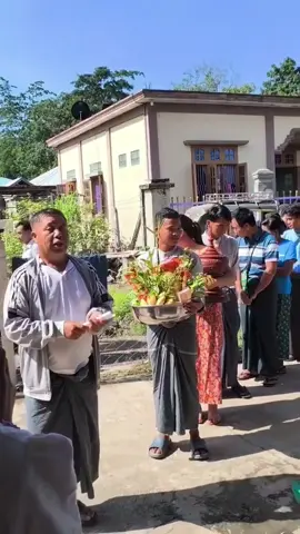 မိန်းမတောင်းတာ ဒီလိုတခါမှ မမြင်ဖူးဘူး ဘယ်နေရာလဲတော့မသိ ကိုယ်လဲ သဘောကျလို့  မ လာတာ 😁#fyppppppppppppppppppppppp #myanmar #traditional #engagement #foryoupage   