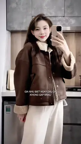 Áo khoác da lộn dáng ngắn, lót lông cừu cao cấp, basic Hàn Quốc #thoitrangnu #thoitrangthudong #TikTokFashion #aokhoacdalon #aokhoacdanu 