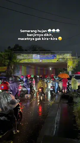 Sore full hujan, kalian kena macet juga gak 🥲 #fyp #banjir #semarang 