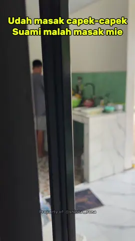 Udah masak dari pagi sampai siang malah suami masak mie