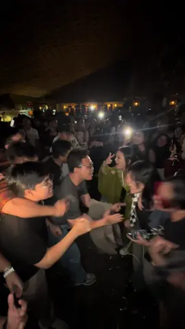 when the DJ plays Exile and you just need to act like you’re going through a divorce🙂 ANYWAYS! If you missed this, worry not we have another one this weekend 💃🏻 📆 25 Okt. 2025 📍 Queens Head, Kemang 🎟️ Standing ticket IDR 165K (include 1 drink) OR book a table with your friends! (link in bio) SEE YOUUUUU 🥰🥰 ⁠ #exile #karaoketaylorswiftjakarta #eventjkt #karaokepartyjakarta #eventswifties 