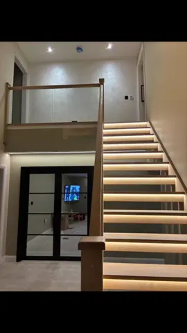 ✨ Feature Wall | Polished Venetian Plaster ✨ A clean, contemporary finish that brings subtle movement and texture to this hallway space. This hand-applied Venetian plaster was polished to achieve a soft sheen that catches the light beautifully from every angle. Each layer was built up with precision to create depth and tone variation, a perfect balance of modern elegance and craftsmanship. Finish: Polished Venetian Plaster Tone: Warm Neutral Area: Hallway Feature Wall #VenetianPlaster #BespokeFinishes #LuxuryInteriors #PlasterDesign #WallFinishes 