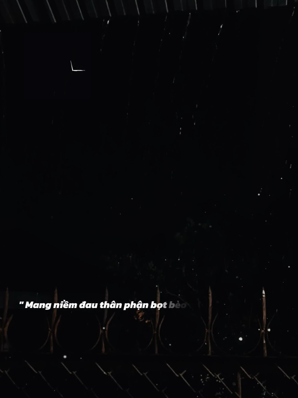 Có phải em về trong đêm nay . #meohoang  #nhachaymoingay  #nhachay  #lyrics⏳  #keyphan 