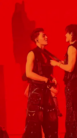 fave fancam! cttro:look_natty #pondphuwin #ppnaravit #phuwintang  #fyp#foryou#foryoupage  #fyppppppppppp 