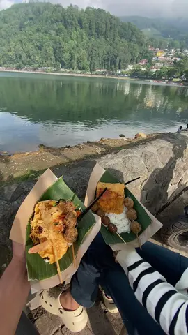 sarapan with view#sarangan #saranganmagetan #telagasarangan #bedaharibedaaksi #fyp 