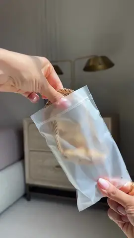 Kit 2 Enfeites De Cortina Prendedor Magnetico Varias Cores Gruda com Imã Link do Produto nos comentários  #praticidade #decoração #casa #shopeeachadinhos #promoçõesdodia 