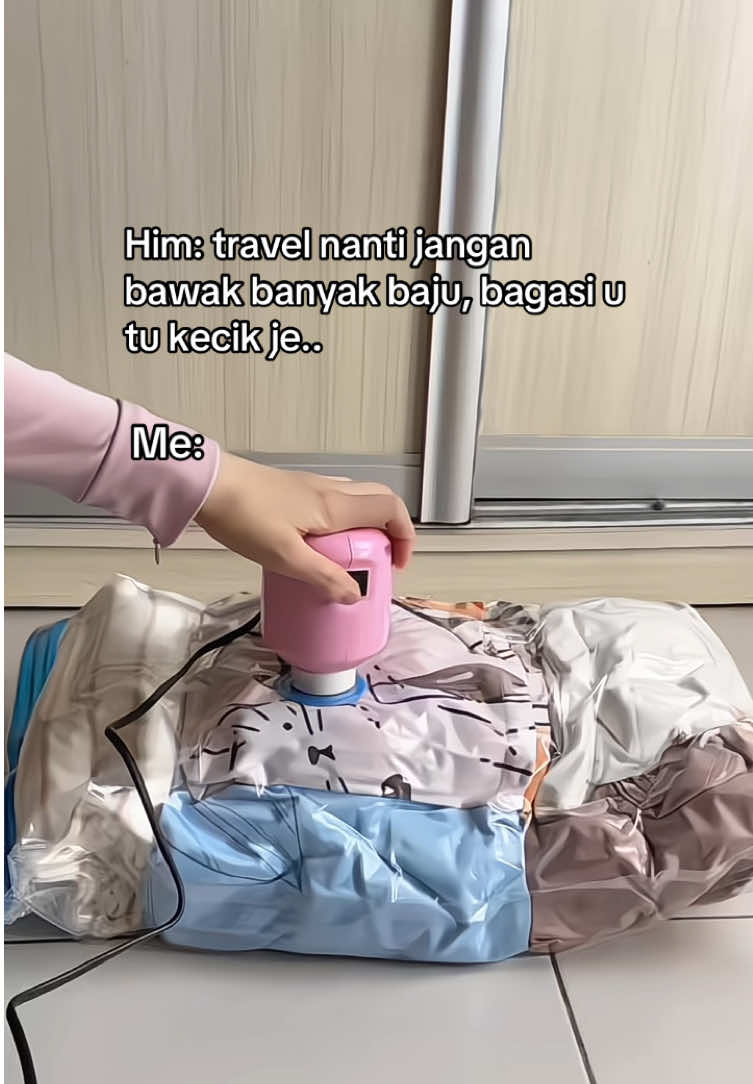 Kalau bagasi tak muat, vakum je. Settle! 😂 #vacuumbag #vacuumpump #travel #umrah #travelhacks @BIG BAG 