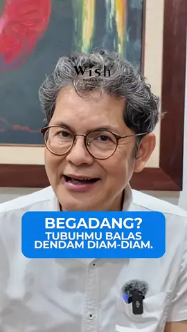 Begadang? Tubuhmu nggak protes sekarang… tapi balas dendamnya pelan-pelan. Mulai dari pusing, susah fokus, jantung berdebar, sampai imun drop. Bukan karena kamu lemah… tapi karena tubuhmu lagi minta tolong. Ingat, tidur cukup itu bukan kemewahan. Itu kebutuhan… supaya kamu masih kuat war sama deadline, bukan sama penyakit. Tolonglah dengan wish durles. herbal by dr. boyke untuk sulit tidur. Order sekarang yuk. 👉 Share ke teman yang hobinya lembur terus. 👉 Follow biar kamu diingetin buat tidur, bukan burnout. #DrBoyke #susahtidur #lemburkerja #begadangterosss 